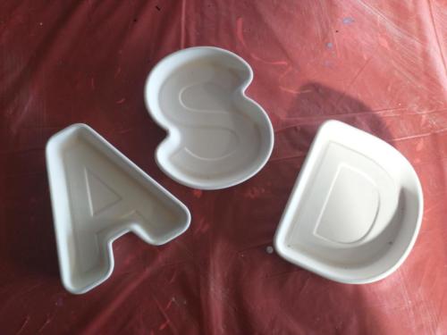 Ceramic initial letters for glazing