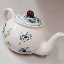 Ceramic tea kettle 